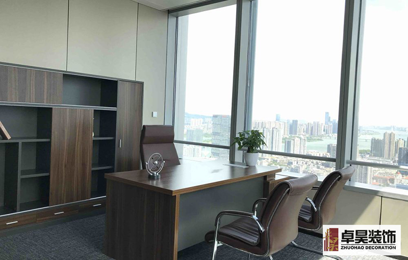 浏阳办公室空间设计怎么保证明亮且空间不拥挤